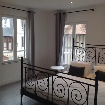 Le Fond De La Cour Bed & Breakfast Honfleur