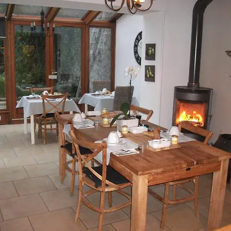 Le Fond De La Cour Bed & Breakfast