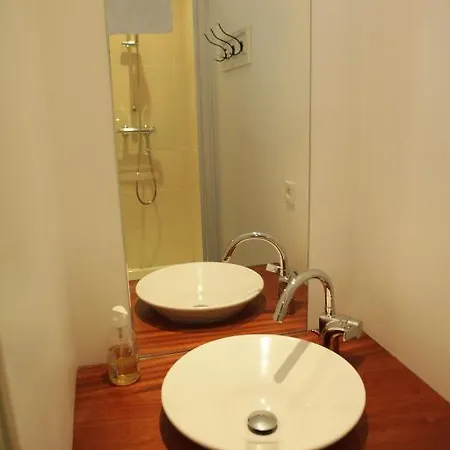 Le Fond De La Cour Bed & Breakfast