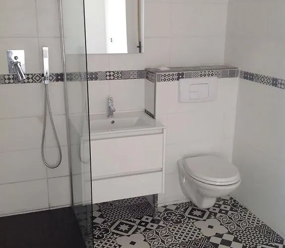 Le Fond De La Cour Bed & Breakfast 3*