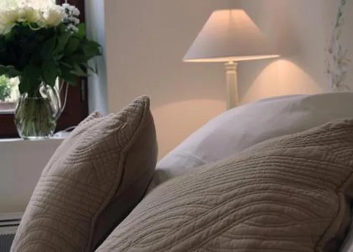 Le Fond De La Cour Bed & Breakfast 3*