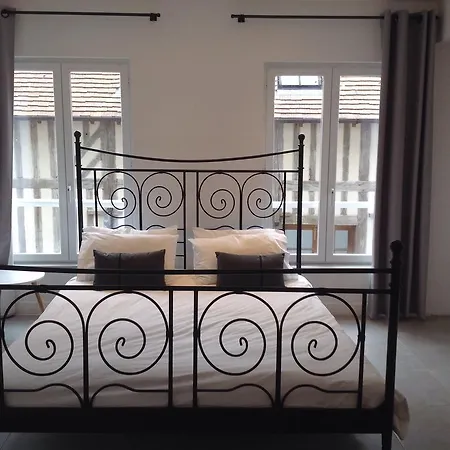 Couette-café Le Fond De La Cour 3*