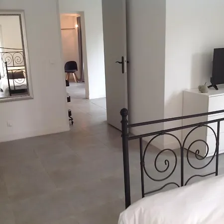 Le Fond De La Cour Oda ve Kahvaltı Honfleur