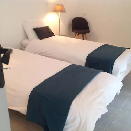 Le Fond De La Cour Couette-café 3*