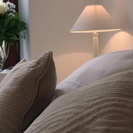 Le Fond De La Cour Couette-café 4*