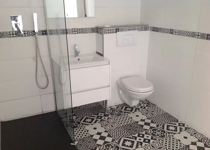 Le Fond De La Cour Honfleur